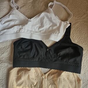 Comfort Full Coverage Wireless Bras 38D Black, White, and Cream